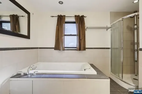 32 Hudson Terrace Edgewater NJ 07020
