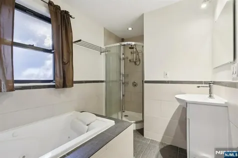 32 Hudson Terrace Edgewater NJ 07020