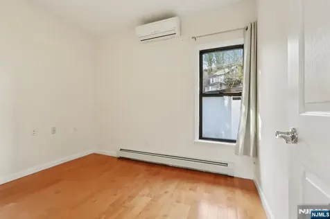 32 Hudson Terrace Edgewater NJ 07020