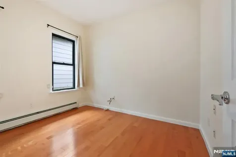 32 Hudson Terrace Edgewater NJ 07020