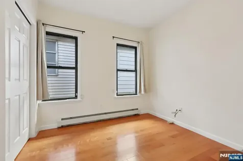 32 Hudson Terrace Edgewater NJ 07020