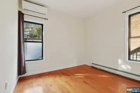 32 Hudson Terrace Edgewater NJ 07020