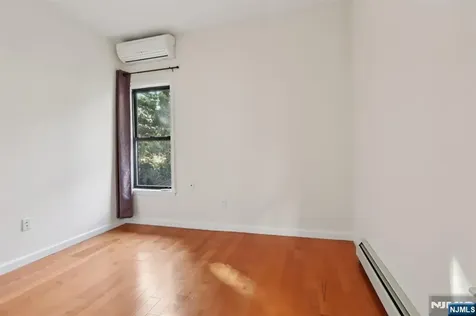 32 Hudson Terrace Edgewater NJ 07020