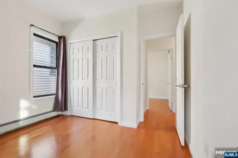 32 Hudson Terrace Edgewater NJ 07020