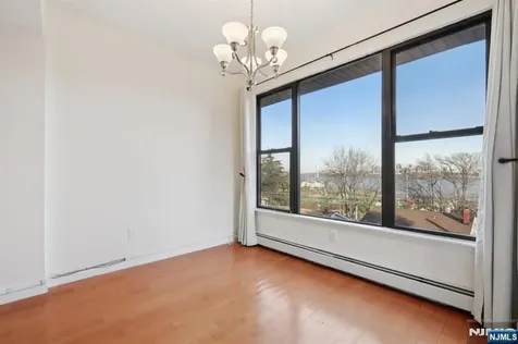32 Hudson Terrace Edgewater NJ 07020