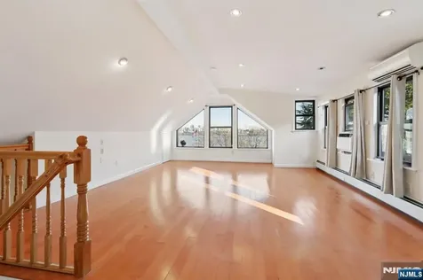 32 Hudson Terrace Edgewater NJ 07020
