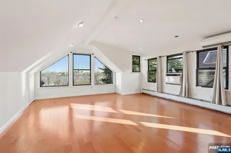 32 Hudson Terrace Edgewater NJ 07020