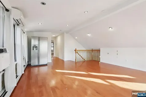 32 Hudson Terrace Edgewater NJ 07020