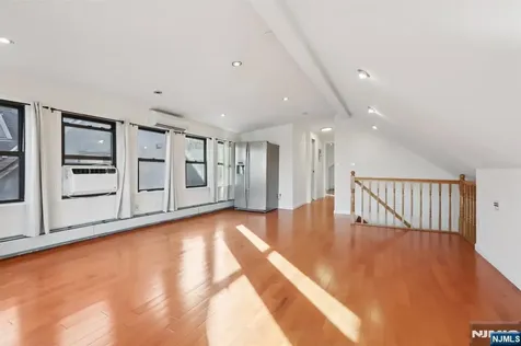 32 Hudson Terrace Edgewater NJ 07020