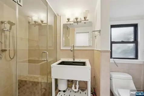 32 Hudson Terrace Edgewater NJ 07020