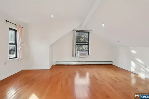 32 Hudson Terrace Edgewater NJ 07020