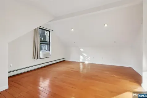 32 Hudson Terrace Edgewater NJ 07020