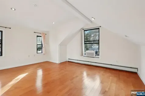 32 Hudson Terrace Edgewater NJ 07020
