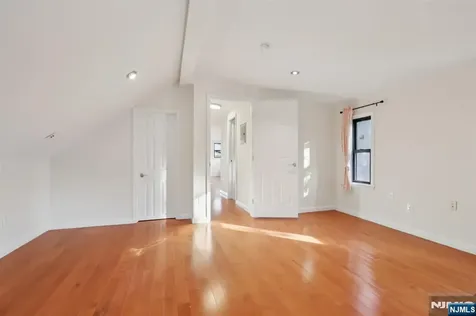 32 Hudson Terrace Edgewater NJ 07020
