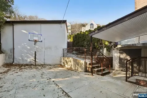 32 Hudson Terrace Edgewater NJ 07020