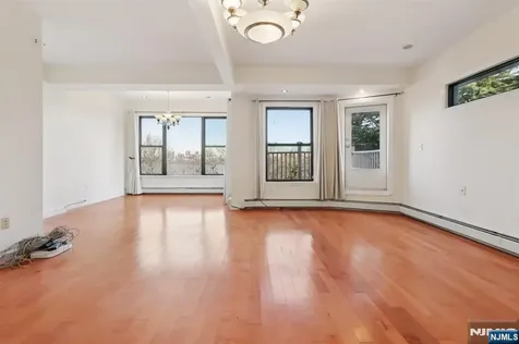 32 Hudson Terrace Edgewater NJ 07020