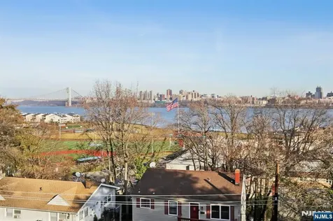 32 Hudson Terrace Edgewater NJ 07020