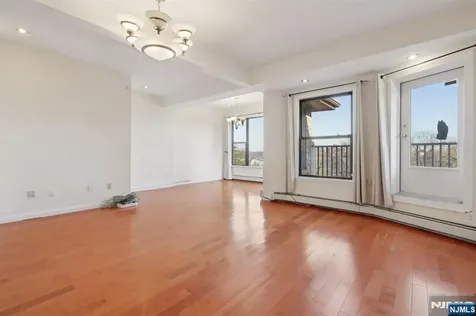 32 Hudson Terrace Edgewater NJ 07020