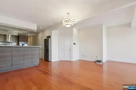 32 Hudson Terrace Edgewater NJ 07020