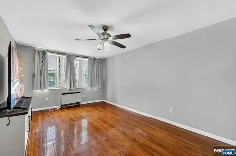 19 Lyons Newark NJ 07112