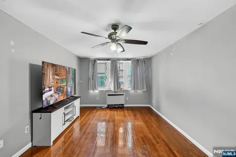 19 Lyons Newark NJ 07112