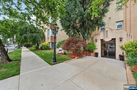 19 Lyons Newark NJ 07112
