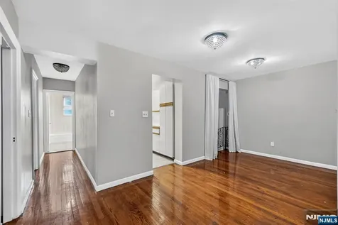 19 Lyons Newark NJ 07112