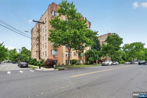 19 Lyons Newark NJ 07112