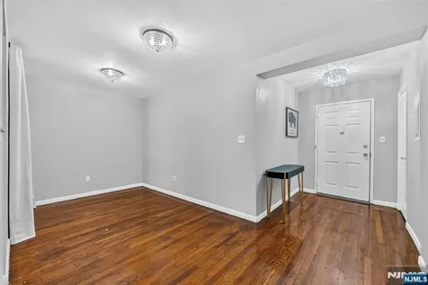 19 Lyons Newark NJ 07112