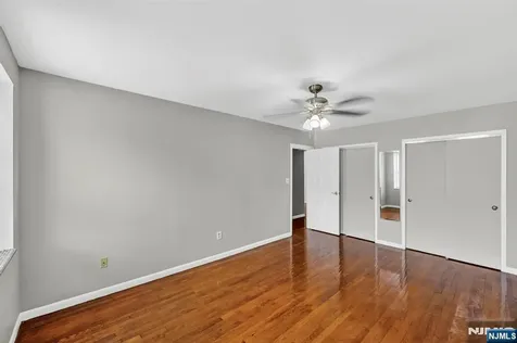 19 Lyons Newark NJ 07112