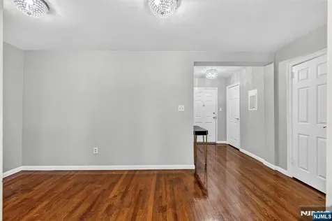 19 Lyons Newark NJ 07112