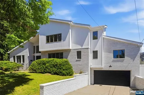 131 Haase Avenue Paramus NJ 07652