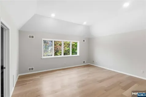 131 Haase Avenue Paramus NJ 07652