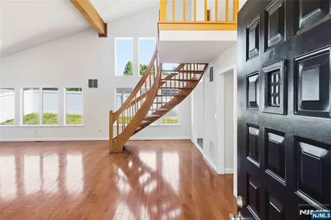 131 Haase Avenue Paramus NJ 07652