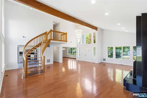 131 Haase Avenue Paramus NJ 07652