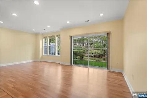 260 Riverwalk Way Clifton NJ 07014