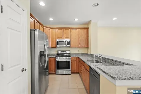 260 Riverwalk Way Clifton NJ 07014