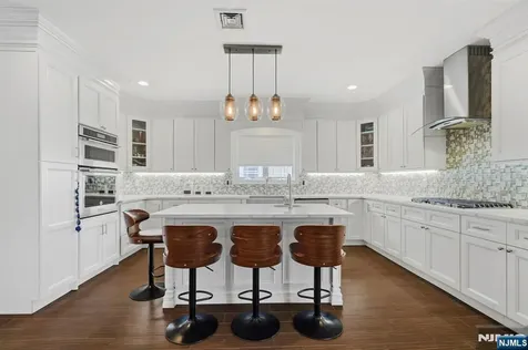 1077 Anderson Fort Lee NJ 07024