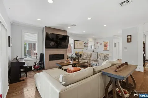 1077 Anderson Fort Lee NJ 07024