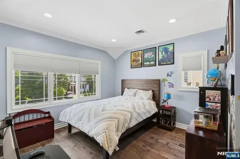 1077 Anderson Fort Lee NJ 07024
