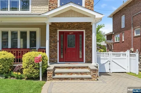 1077 Anderson Fort Lee NJ 07024
