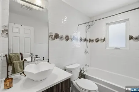 1077 Anderson Fort Lee NJ 07024