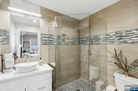 1077 Anderson Fort Lee NJ 07024