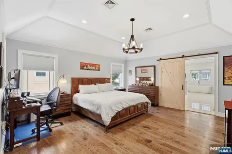 1077 Anderson Fort Lee NJ 07024