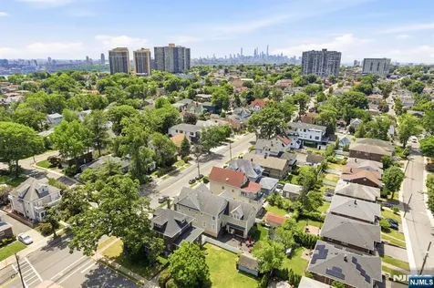 1077 Anderson Fort Lee NJ 07024