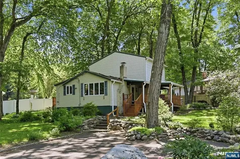 9 Juniper Trail Kinnelon Borough NJ 07405