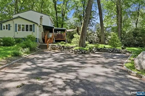 9 Juniper Trail Kinnelon Borough NJ 07405