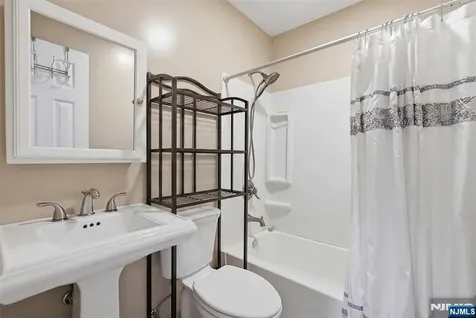 9 Juniper Trail Kinnelon Borough NJ 07405