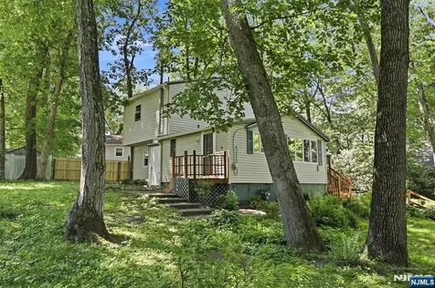 9 Juniper Trail Kinnelon Borough NJ 07405
