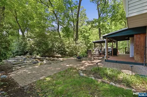 9 Juniper Trail Kinnelon Borough NJ 07405